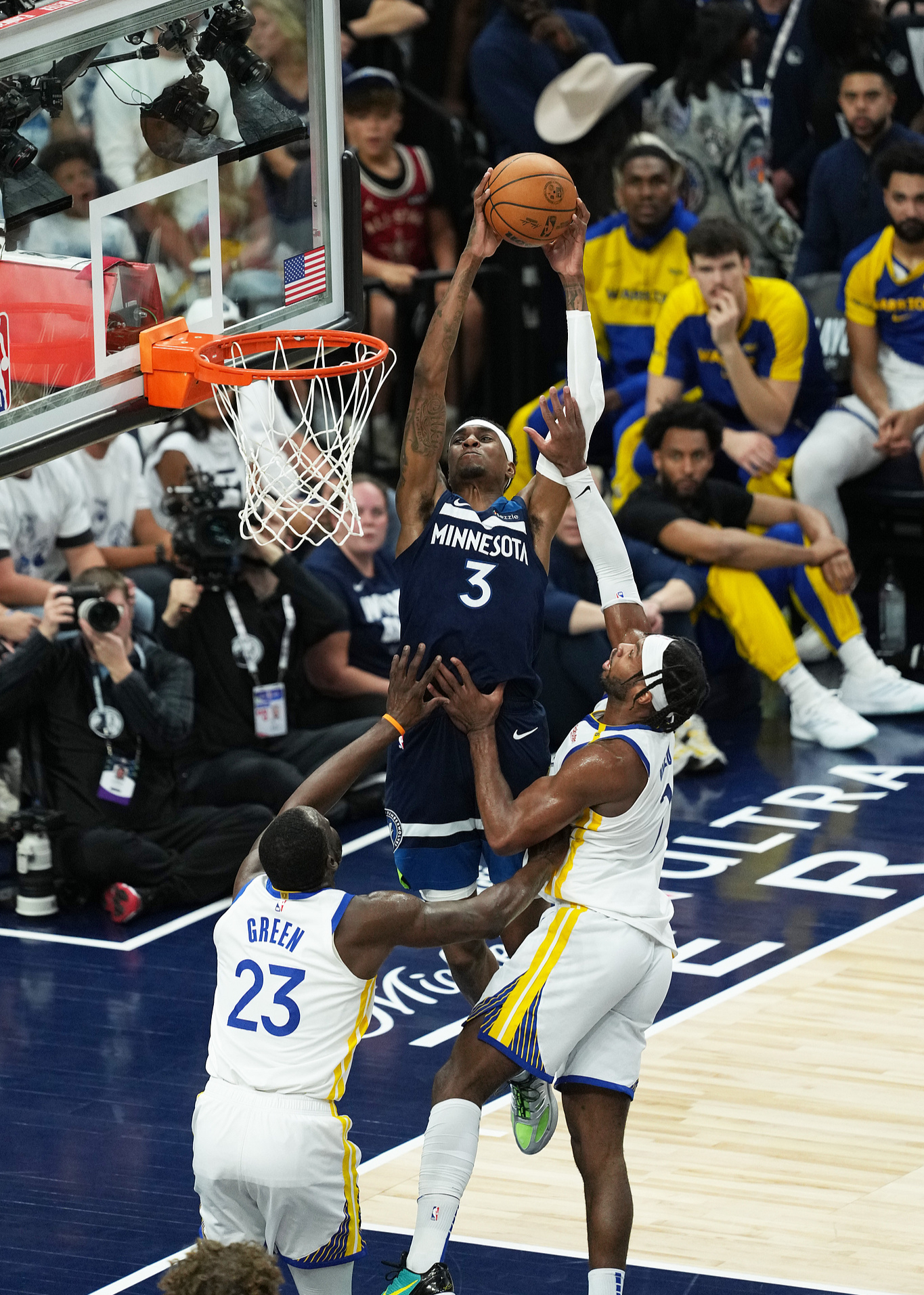 NBA季后赛西部半决赛：勇士110-121森林狼G5