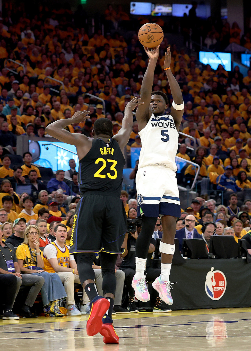 NBA季后赛西部半决赛G4：森林狼117-110勇士